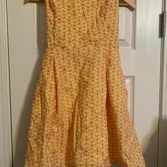 Lilly Pulitzer Felicity Starfruit Yellow Fly Away
Eyelet Strapless Dress - Picture 3 of 10